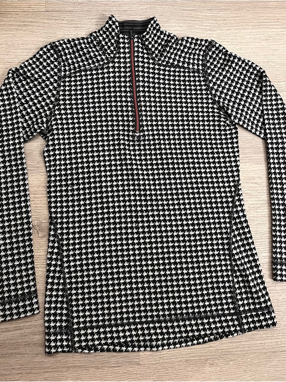 Smartwool Women’s Black and White Houndstooth Quarter-Zip Sweater